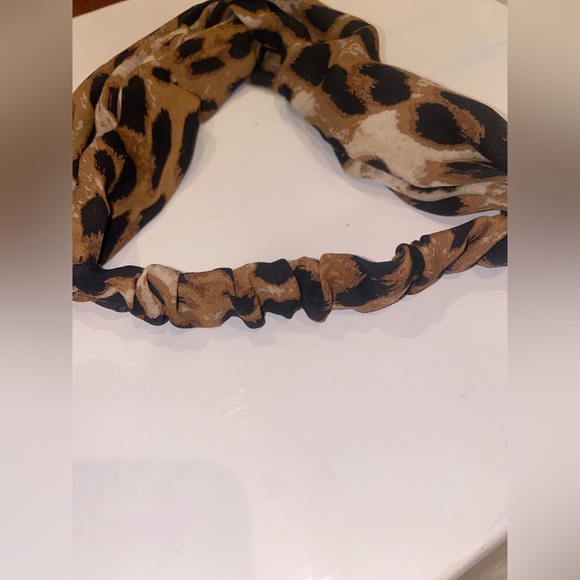 Leopard print twist knot headband - Picture 4 of 5